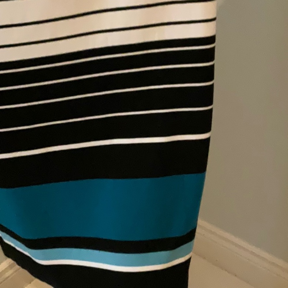 White House Black Market Beautiful knit summer dress - Picture 3 of 4